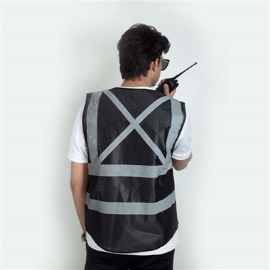 Реальне порівняння: виявлено ефект світловідбиваючого жилета різної ціни