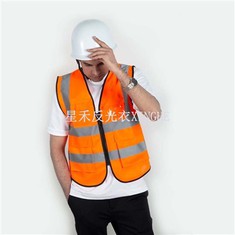 Геодезист з помаранчевим жилетом High Vis
